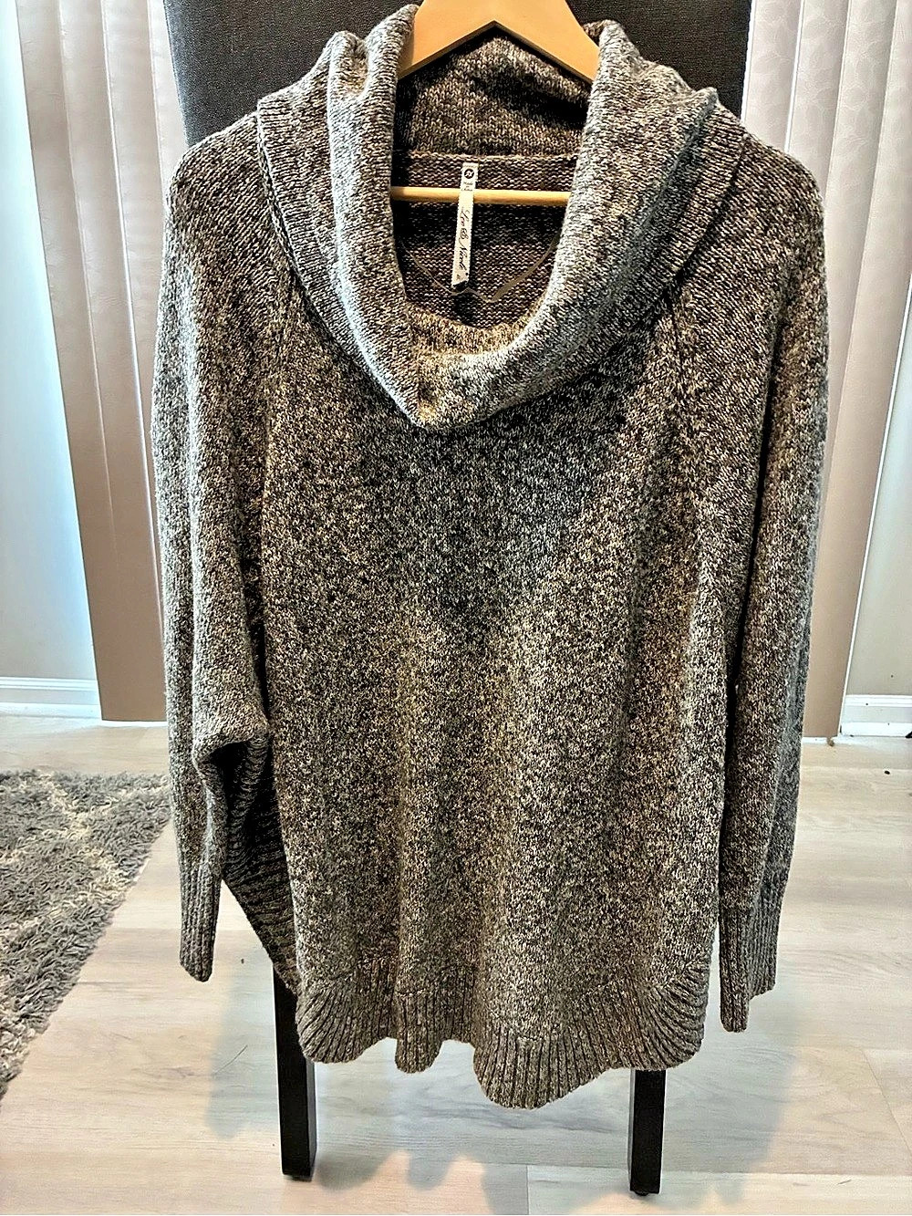 Leo & Nicole Gray Cowl Neck Cotton Blend Sweater Like New